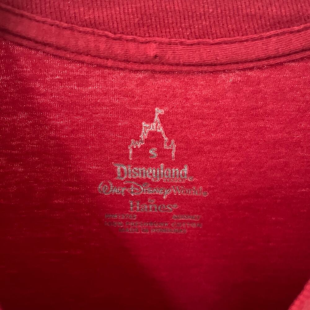 Disney Parks The Great Movie Ride "That's A Wrap" Closing T-Shirt Small Red - Picture 3 of 4